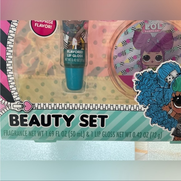 LOL Surprise Beauty Set Bubble Gum Fragrance/Surprise Flavour Glitter Gloss - Picture 7 of 14
